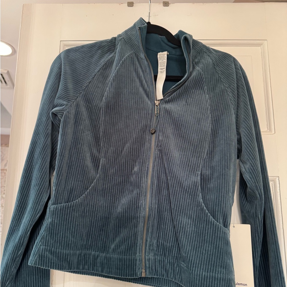 Lululemon Women's Blue zip up